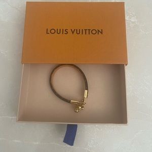 Louis Vuitton Vivienne Bracelet size 17